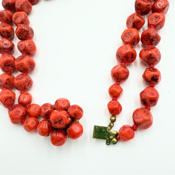 VINTAGE WEST GERMANY RED ART Howlite Red Turquoise Gemstone Two Strand Necklace - Picture 6 of 8